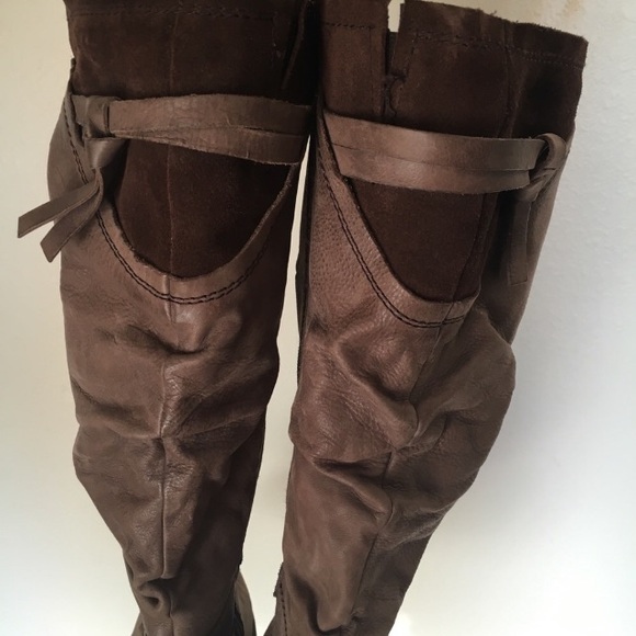 Brown heeled boots! - Picture 2 of 5